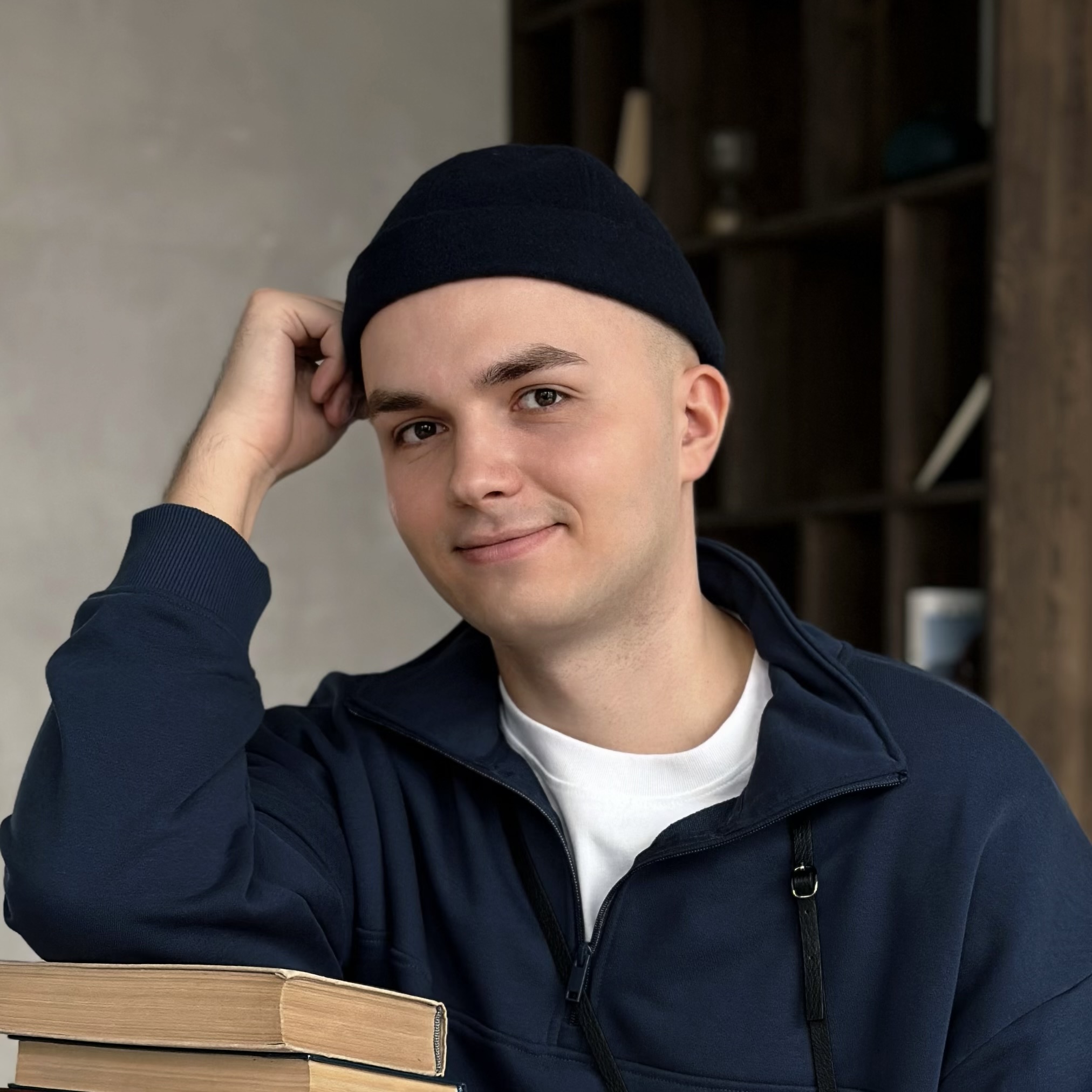 Преподаватель Артём Вольт